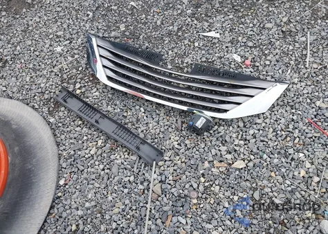 2015 Toyota Sienna Xle Premium 8 Passenger z USA, uszkodzony, nr VIN 5TDYK3DC9FS614764